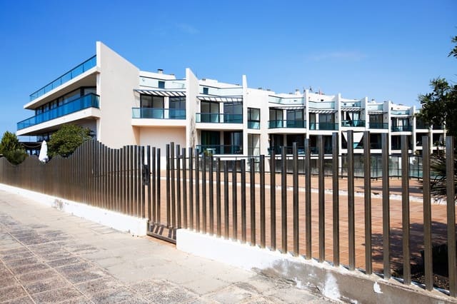 Casa de 3 habitaciones en El Cotillo, La Oliva en venta con piscina - 307.170 € (Ref: 9844923)