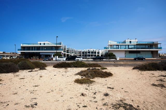 Casa de 3 habitaciones en El Cotillo, La Oliva en venta con piscina - 307.170 € (Ref: 9844923)