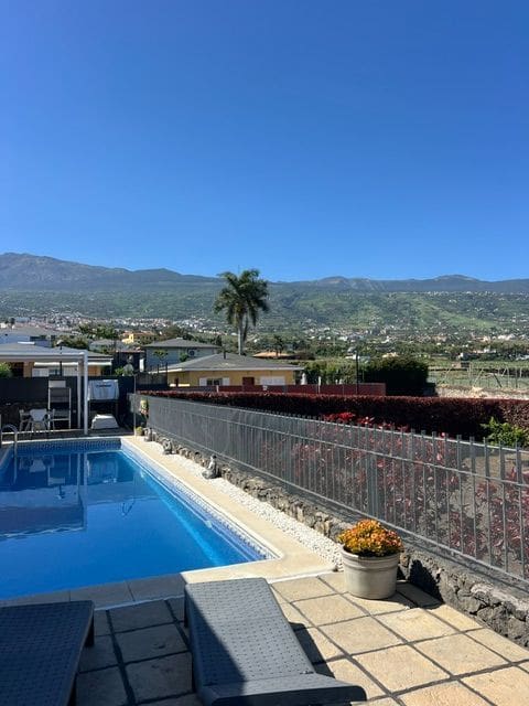 3 bedroom Villa for sale in La Orotava with pool garage - € 898,000 (Ref: 9866549)