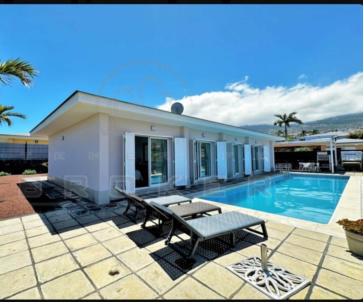 3 bedroom Villa for sale in La Orotava with pool garage - € 898,000 (Ref: 9866549)