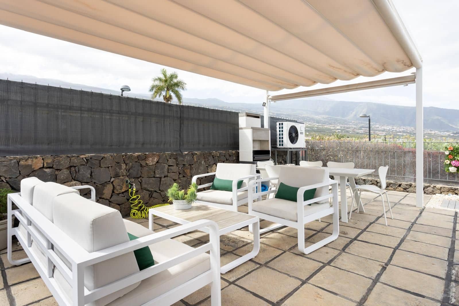 3 bedroom Villa for sale in La Orotava with pool garage - € 898,000 (Ref: 9866549)