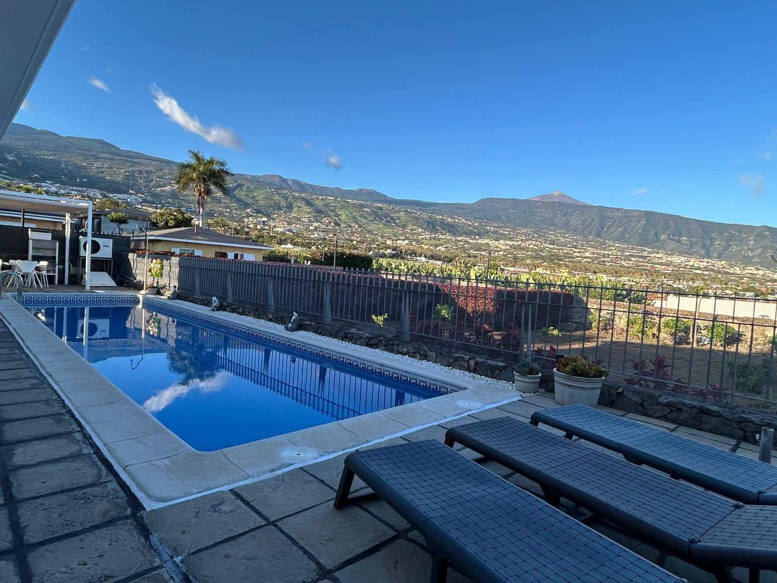 3 bedroom Villa for sale in La Orotava with pool garage - € 898,000 (Ref: 9866549)