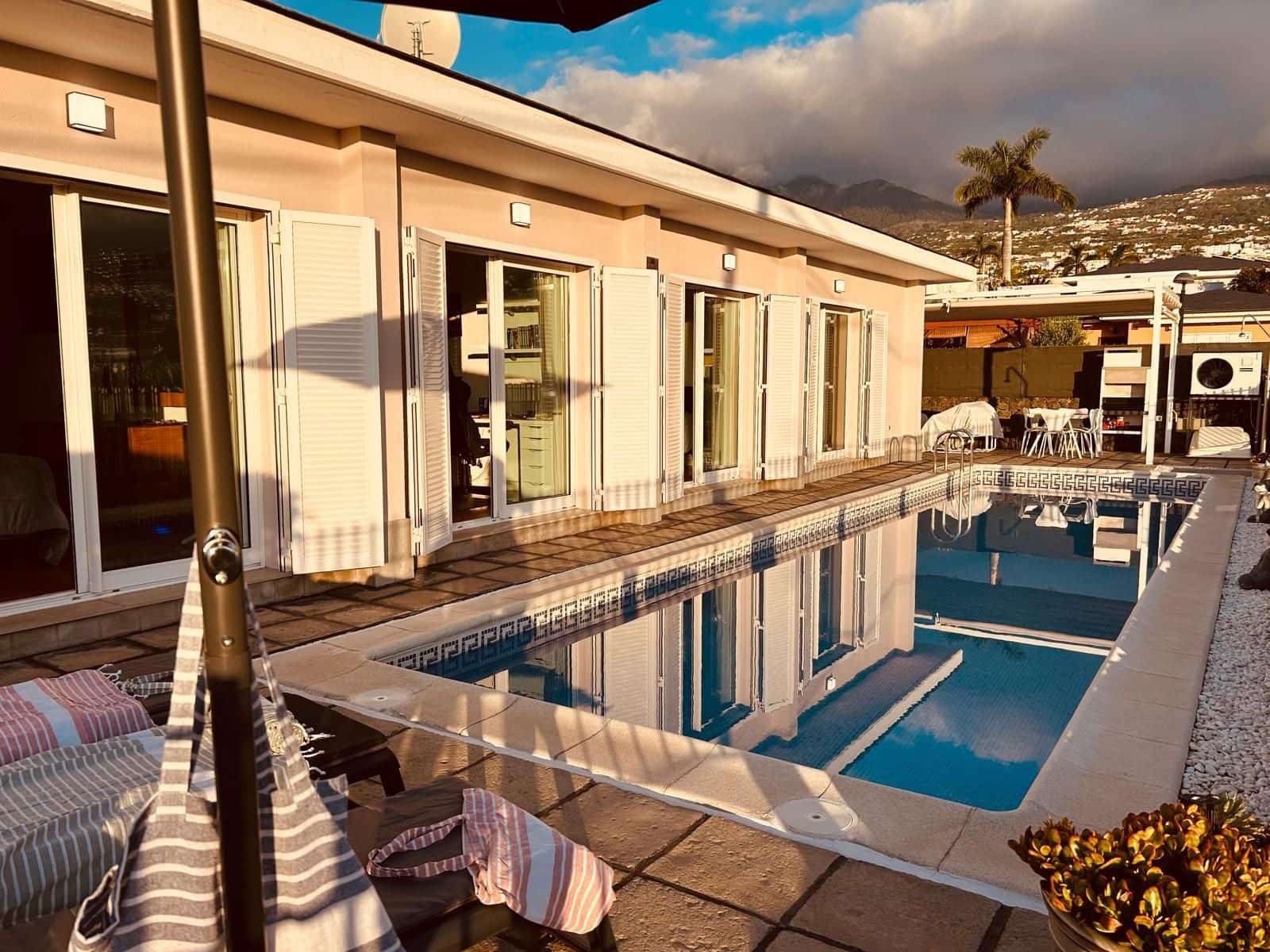 3 bedroom Villa for sale in La Orotava with pool garage - € 898,000 (Ref: 9866549)