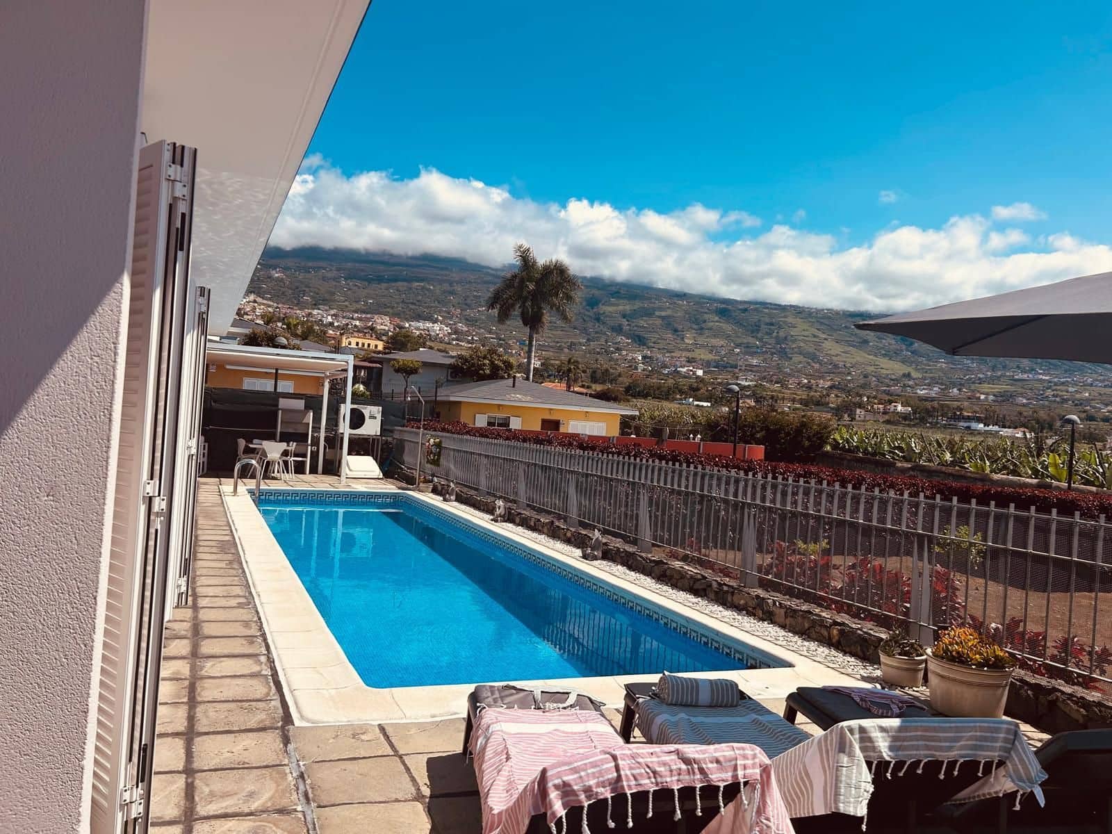 3 bedroom Villa for sale in La Orotava with pool garage - € 898,000 (Ref: 9866549)