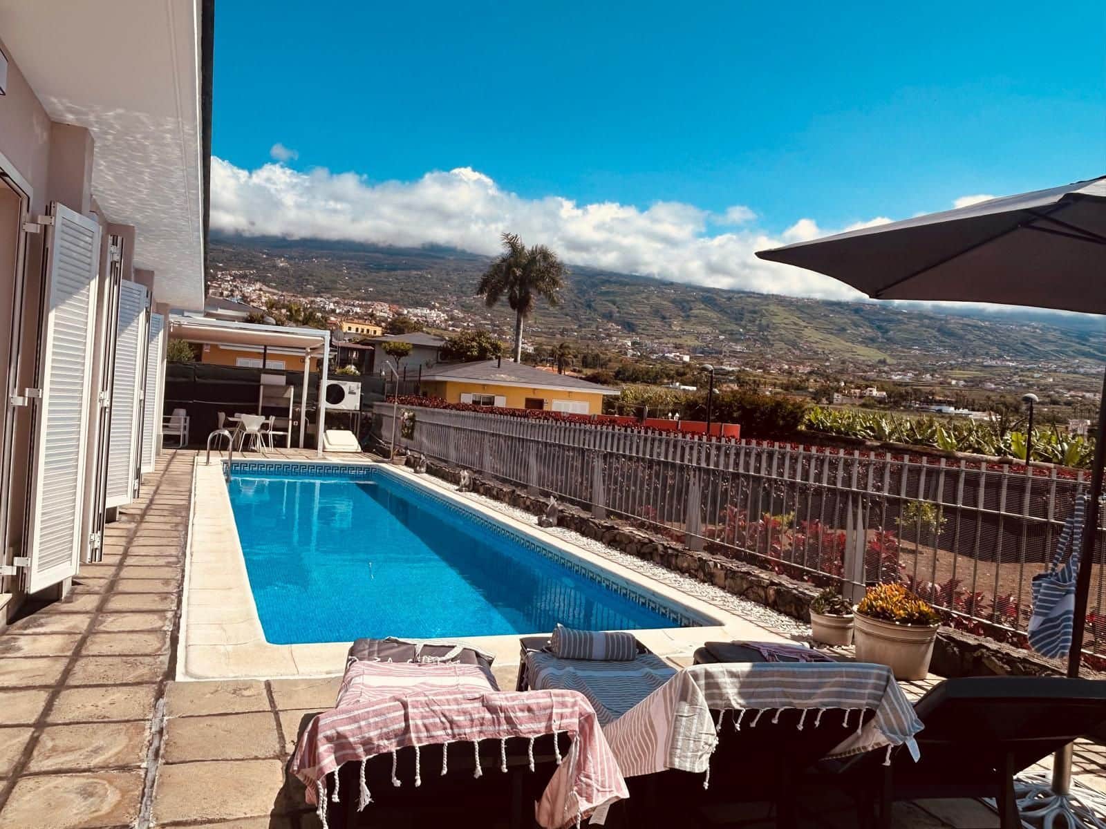 3 bedroom Villa for sale in La Orotava with pool garage - € 898,000 (Ref: 9866549)