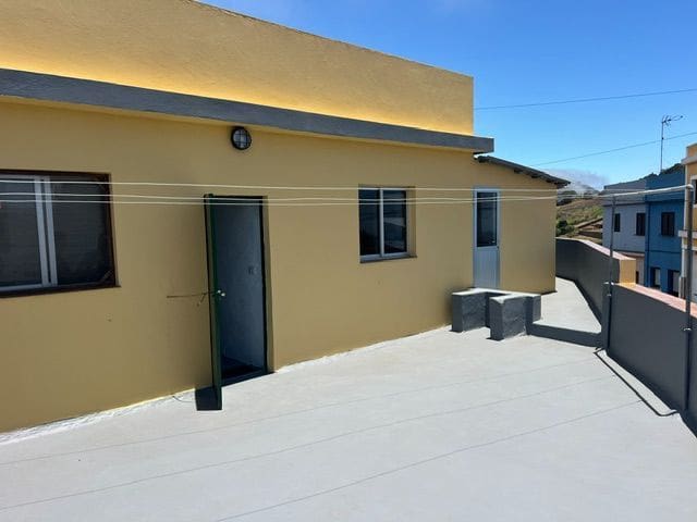 2 bedroom Villa for rent in San Cristobal de La Laguna with garage - € 900 (Ref: 9893725)