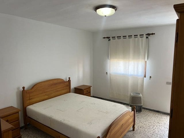 2 bedroom Villa for rent in San Cristobal de La Laguna with garage - € 900 (Ref: 9893725)