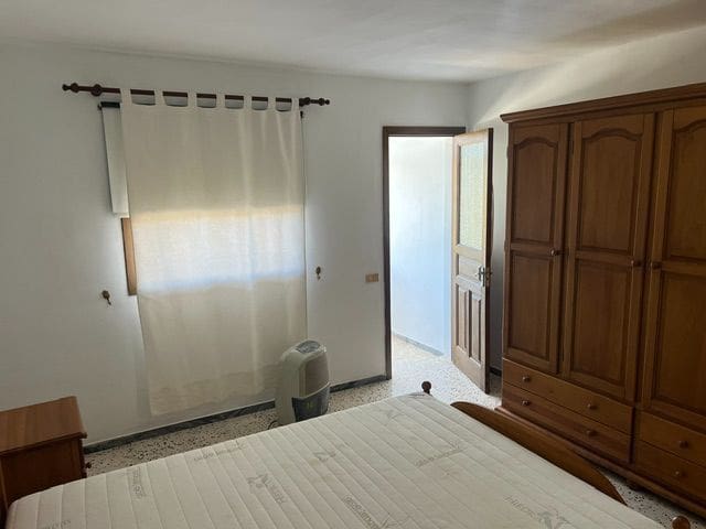 2 bedroom Villa for rent in San Cristobal de La Laguna with garage - € 900 (Ref: 9893725)