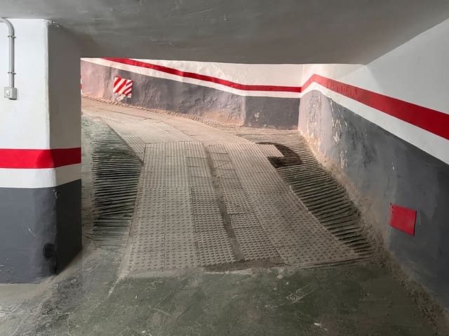 Garagem para venda em Santa Cruz de Tenerife - 32 000 € (Ref: 9910051)