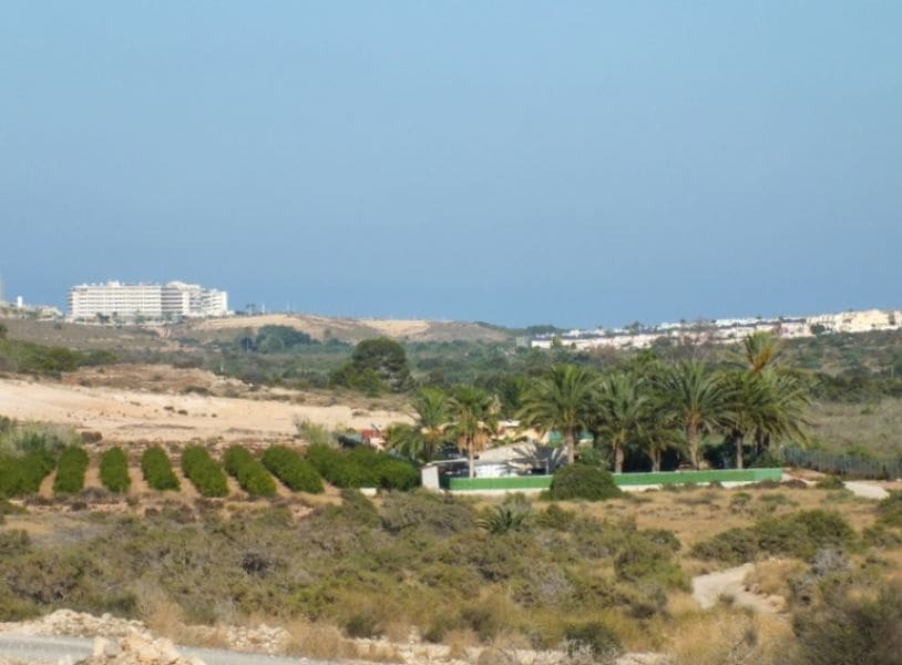 Grunde uden byggetilladelser til salg i El Altet - € 35.000 (Ref: 4993328)