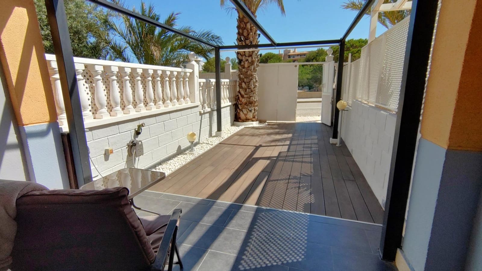 2 soveværelse Bungalow til salg i Arenales del Sol med swimmingpool - € 235.000 (Ref: 9064623)