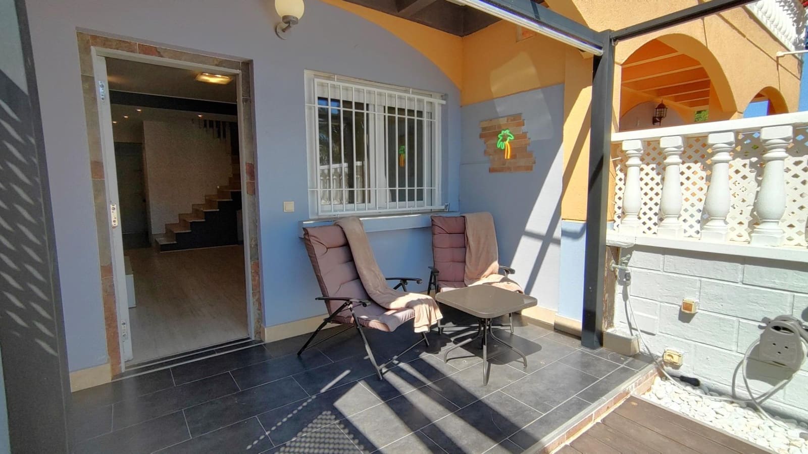 2 soveværelse Bungalow til salg i Arenales del Sol med swimmingpool - € 235.000 (Ref: 9064623)