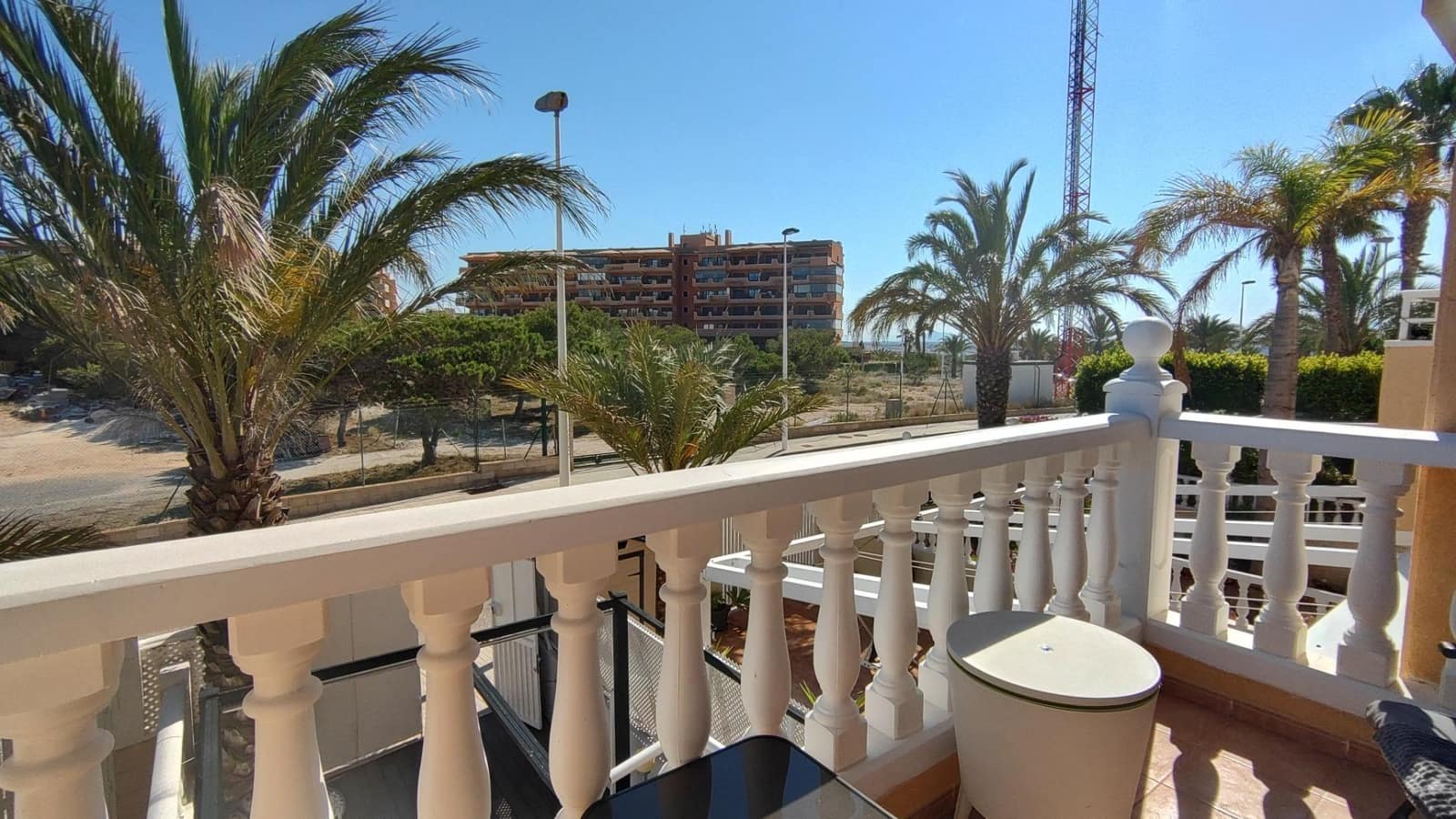 2 soveværelse Bungalow til salg i Arenales del Sol med swimmingpool - € 235.000 (Ref: 9064623)