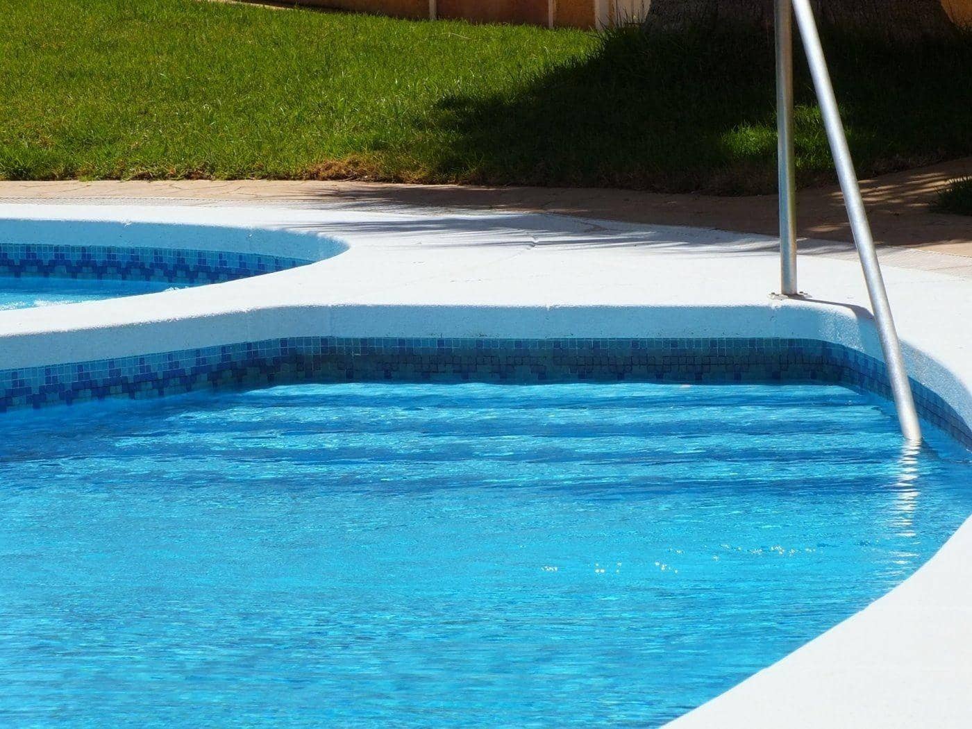 2 soveværelse Bungalow til salg i Arenales del Sol med swimmingpool - € 235.000 (Ref: 9064623)