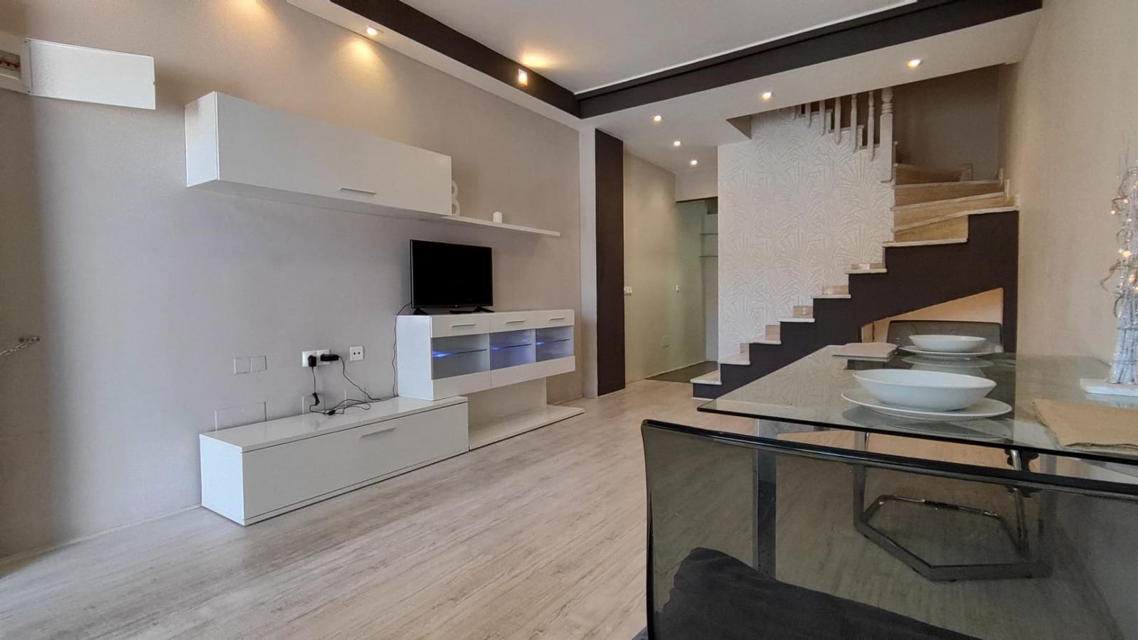 2 soveværelse Bungalow til salg i Arenales del Sol med swimmingpool - € 235.000 (Ref: 9064623)