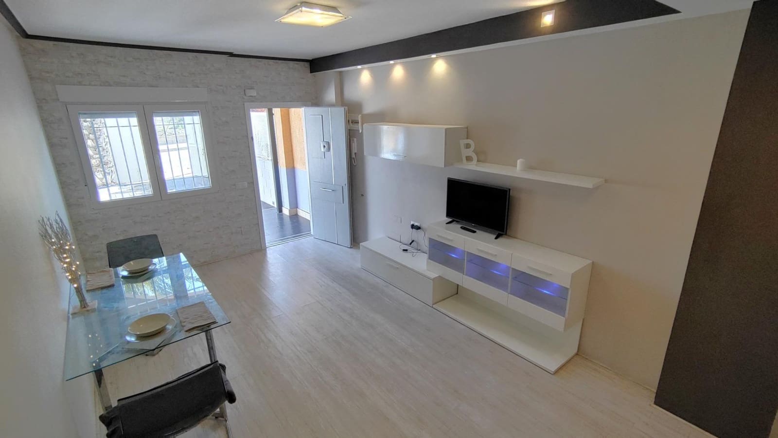 2 soveværelse Bungalow til salg i Arenales del Sol med swimmingpool - € 235.000 (Ref: 9064623)