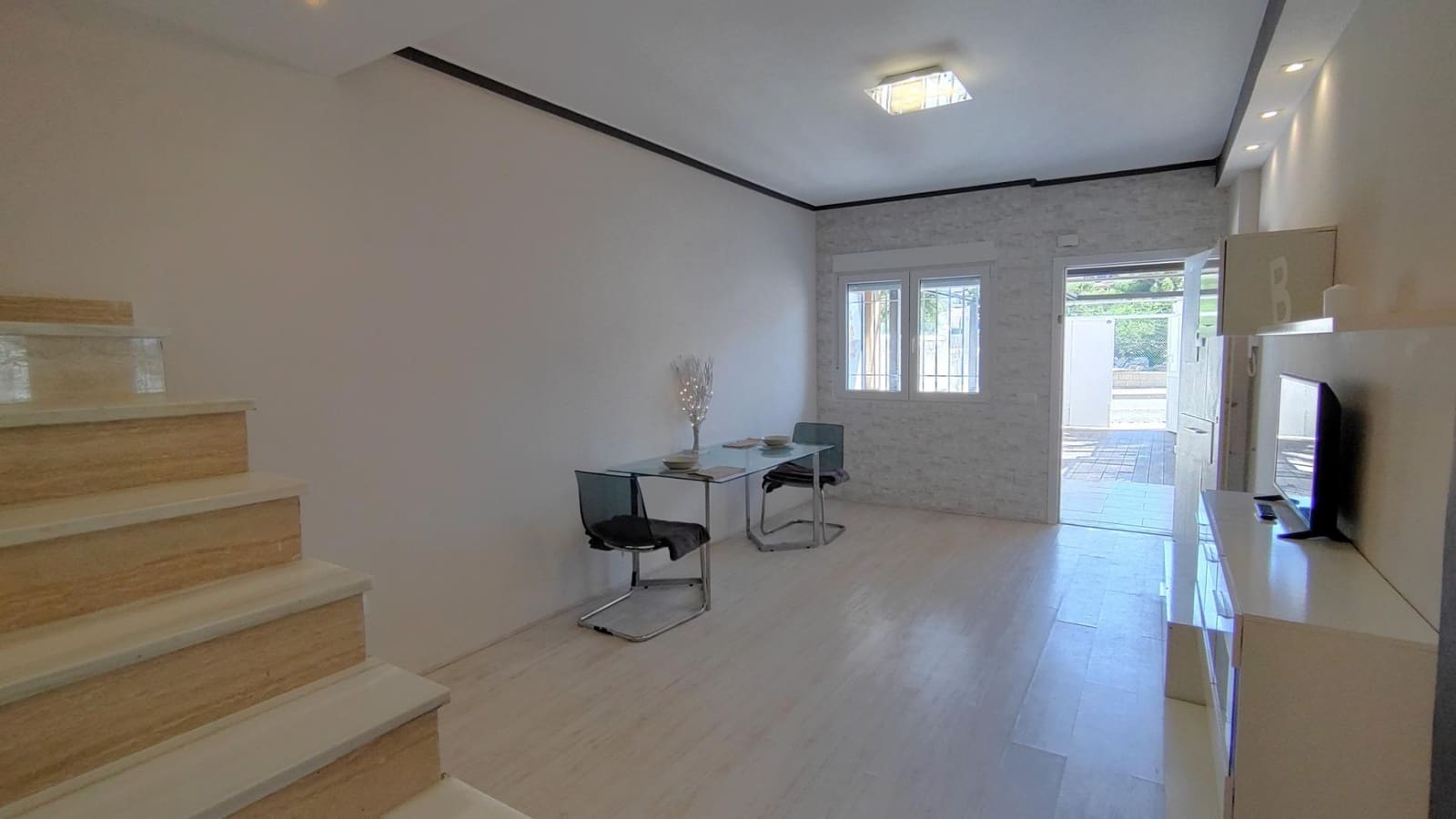 2 soveværelse Bungalow til salg i Arenales del Sol med swimmingpool - € 235.000 (Ref: 9064623)