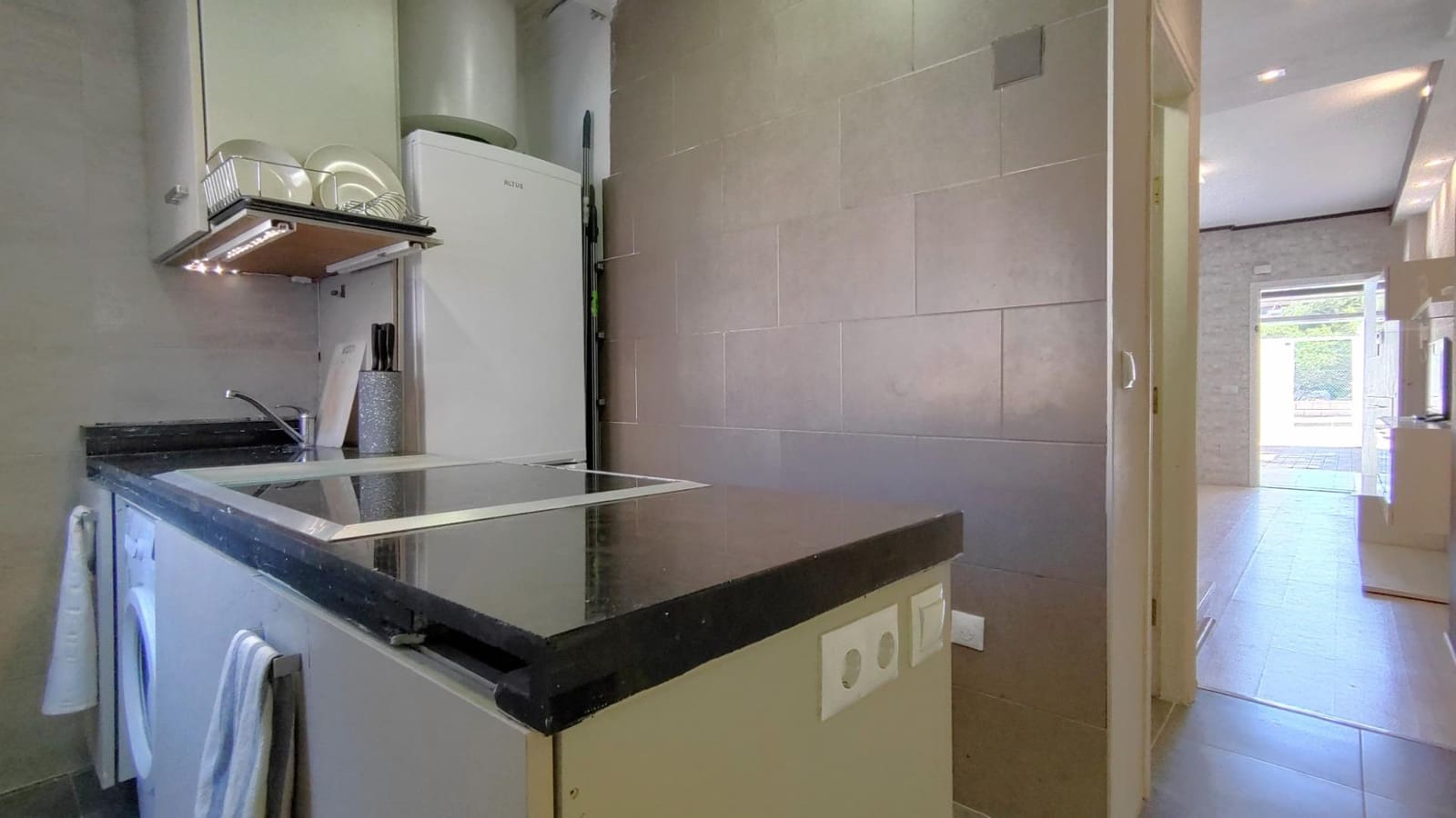 2 soveværelse Bungalow til salg i Arenales del Sol med swimmingpool - € 235.000 (Ref: 9064623)