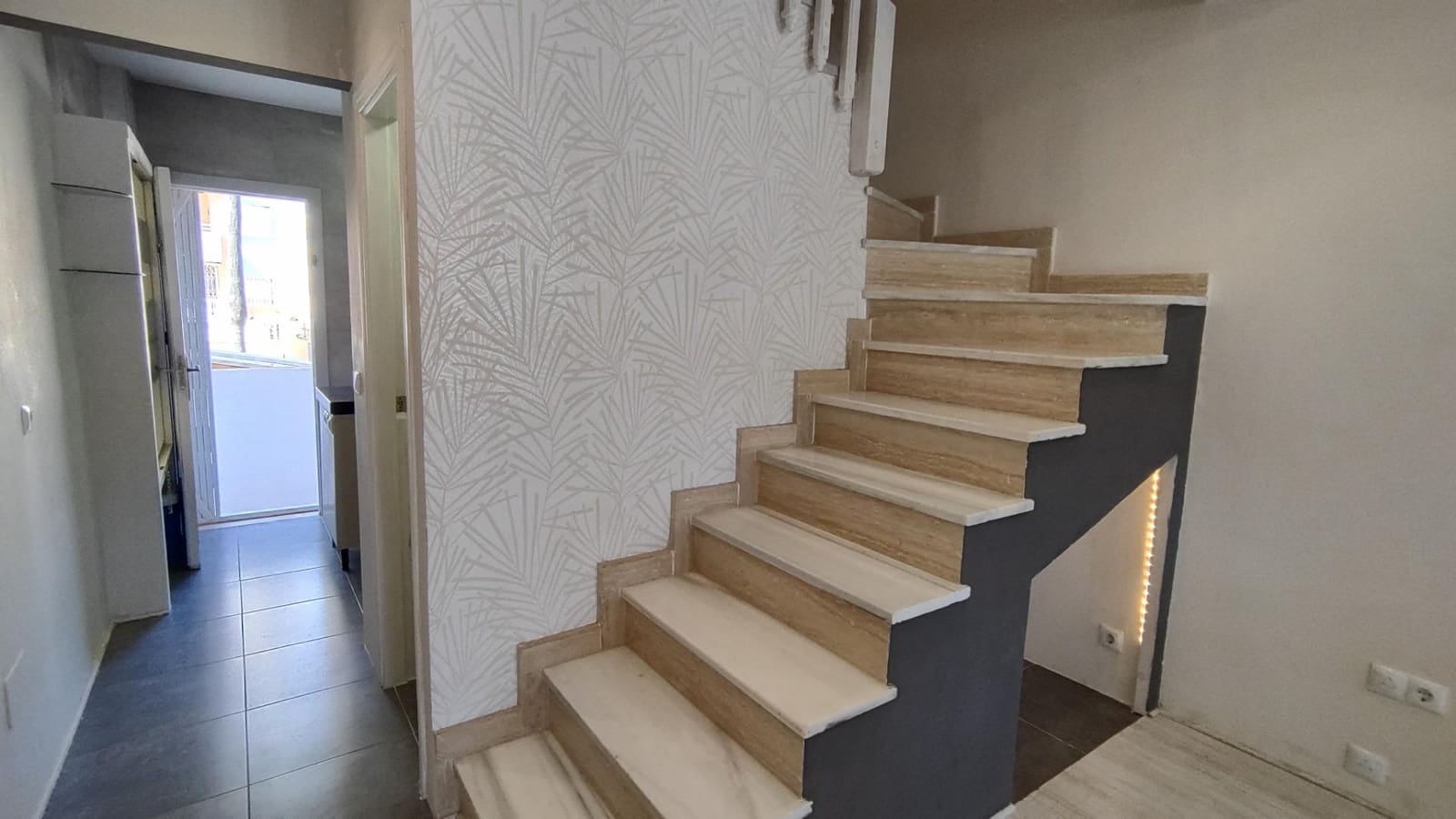 2 soveværelse Bungalow til salg i Arenales del Sol med swimmingpool - € 235.000 (Ref: 9064623)