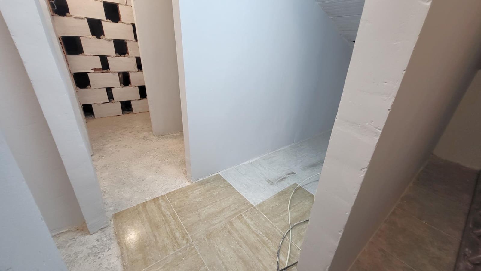 2 soveværelse Bungalow til salg i Arenales del Sol med swimmingpool - € 235.000 (Ref: 9064623)