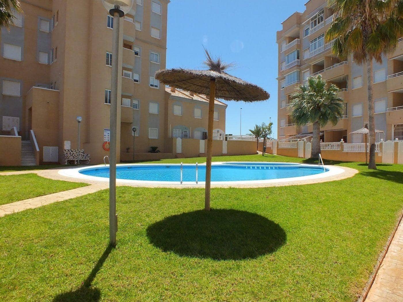 2 soveværelse Bungalow til salg i Arenales del Sol med swimmingpool - € 235.000 (Ref: 9064623)