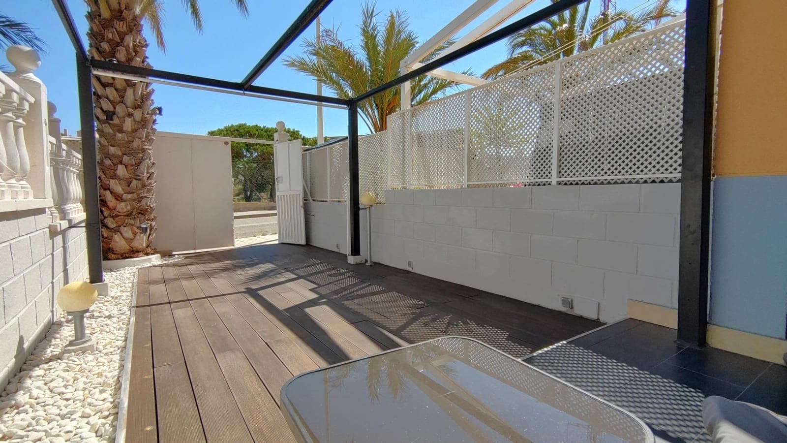 2 soveværelse Bungalow til salg i Arenales del Sol med swimmingpool - € 235.000 (Ref: 9064623)