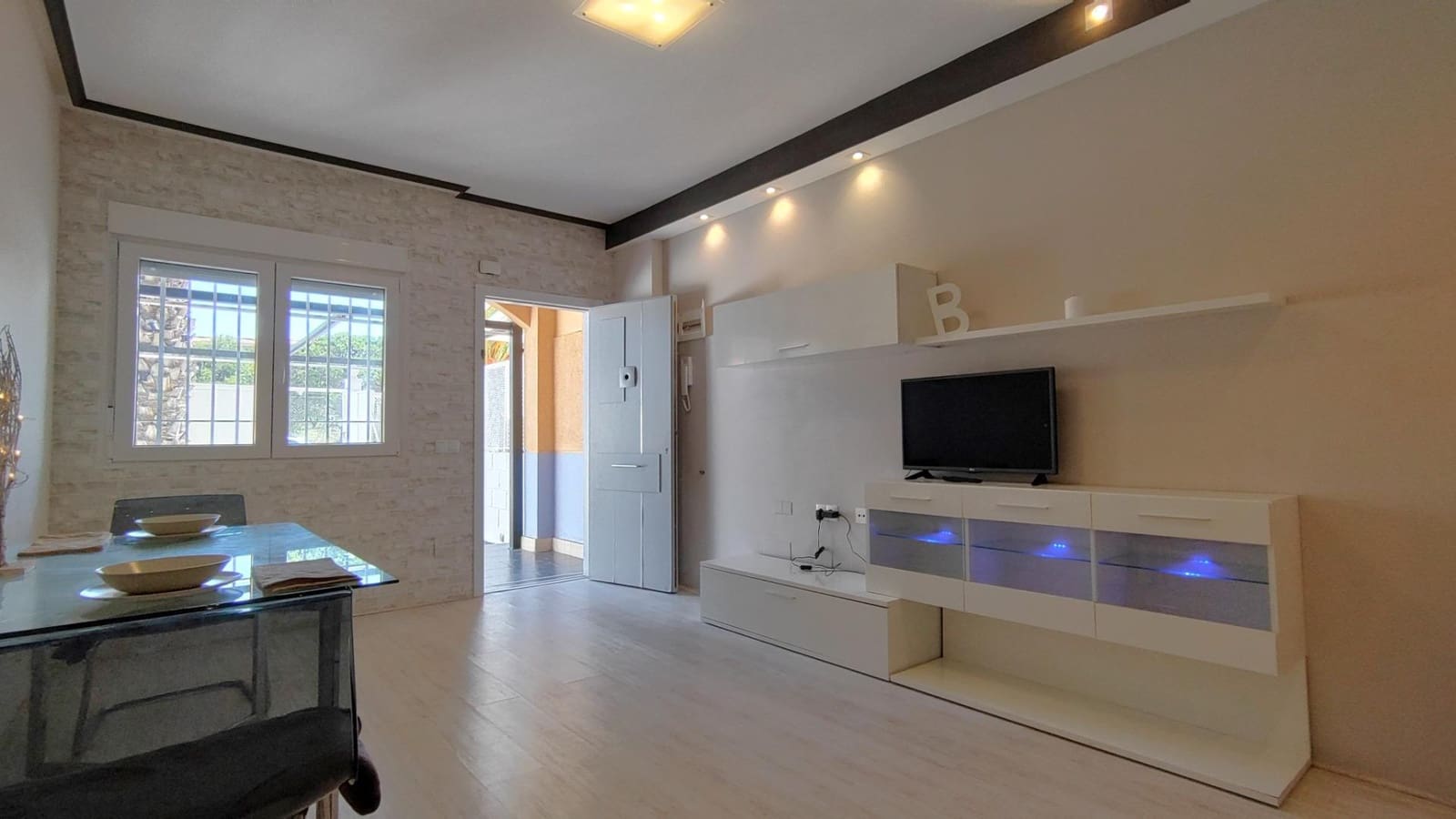 2 soveværelse Bungalow til salg i Arenales del Sol med swimmingpool - € 235.000 (Ref: 9064623)