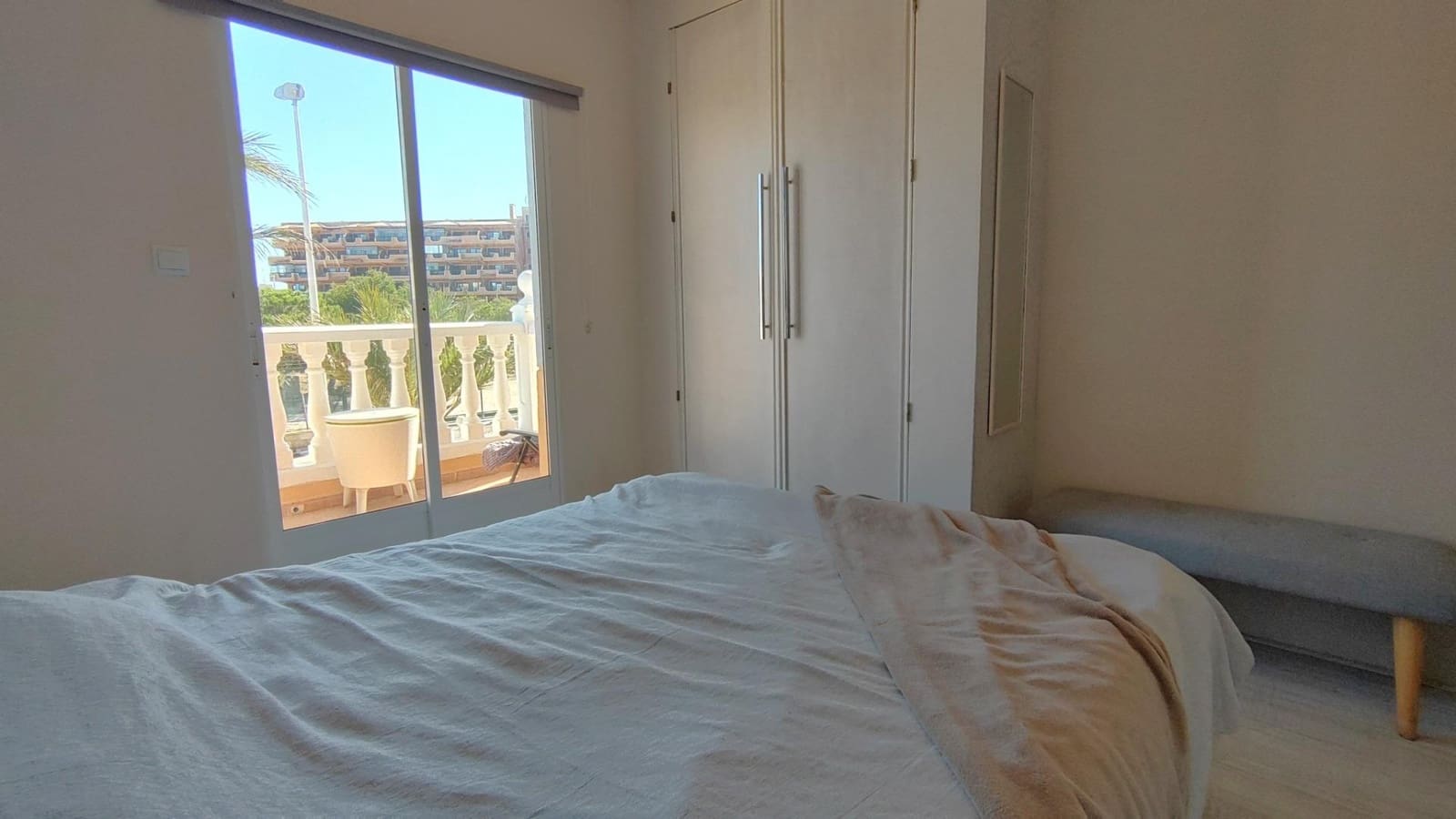 2 soveværelse Bungalow til salg i Arenales del Sol med swimmingpool - € 235.000 (Ref: 9064623)