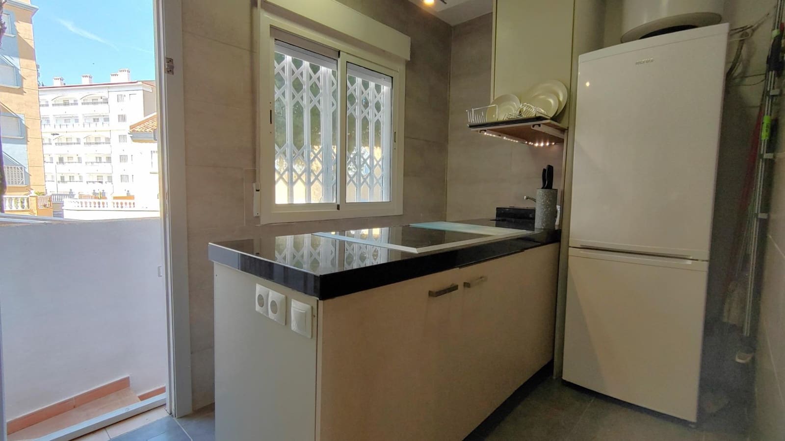 2 soveværelse Bungalow til salg i Arenales del Sol med swimmingpool - € 235.000 (Ref: 9064623)