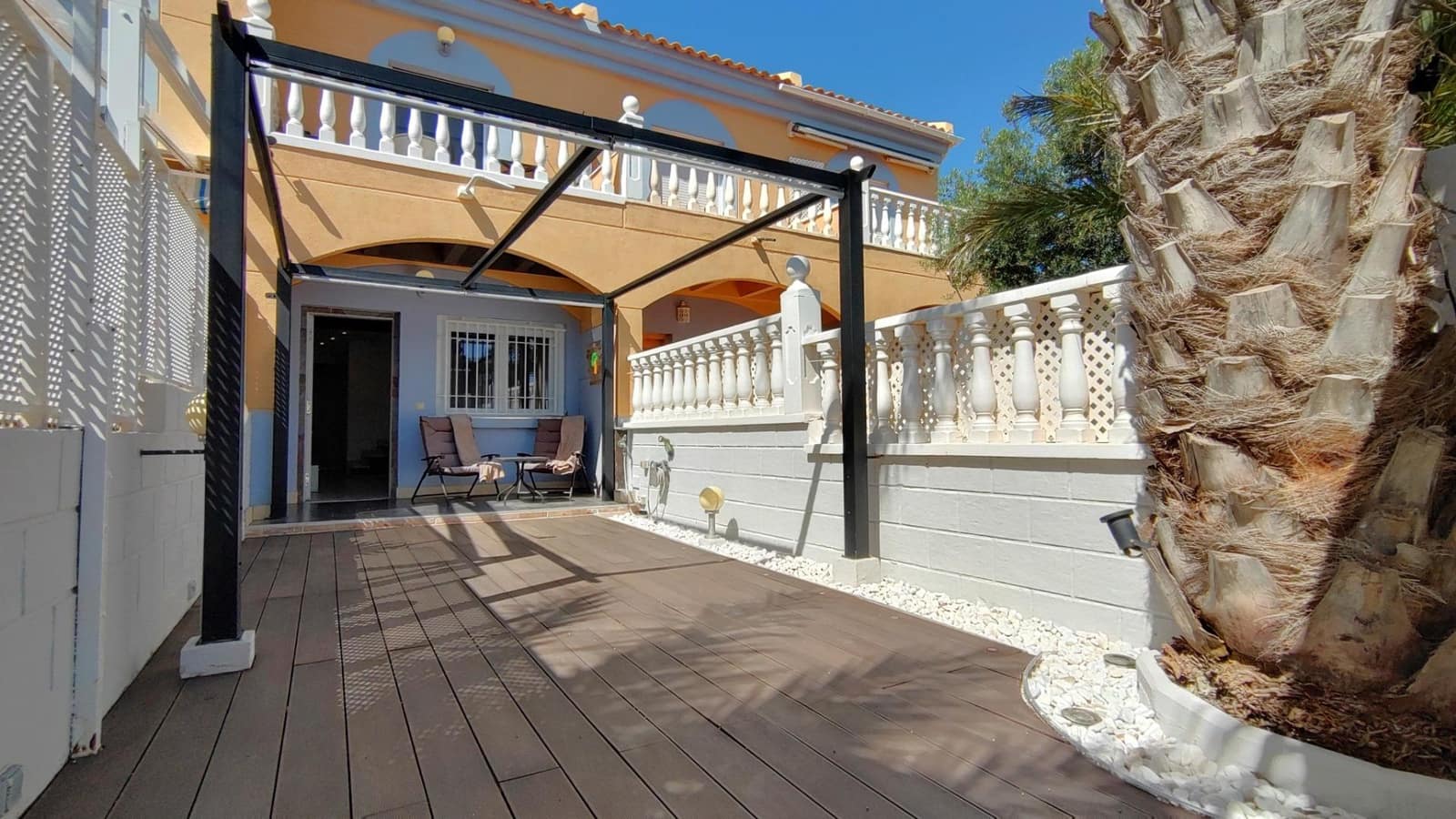 2 soveværelse Bungalow til salg i Arenales del Sol med swimmingpool - € 235.000 (Ref: 9064623)