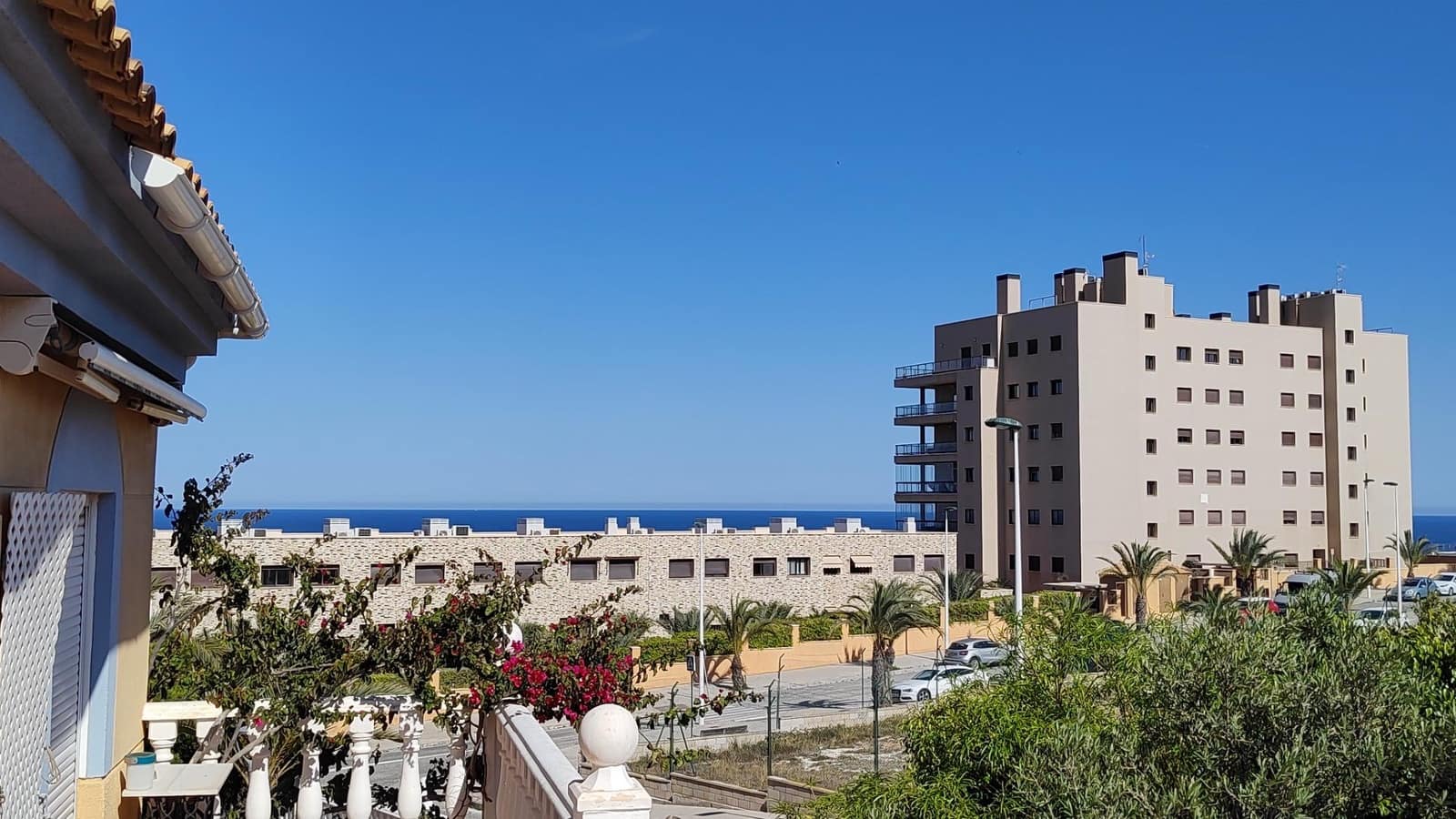 2 soveværelse Bungalow til salg i Arenales del Sol med swimmingpool - € 235.000 (Ref: 9064623)