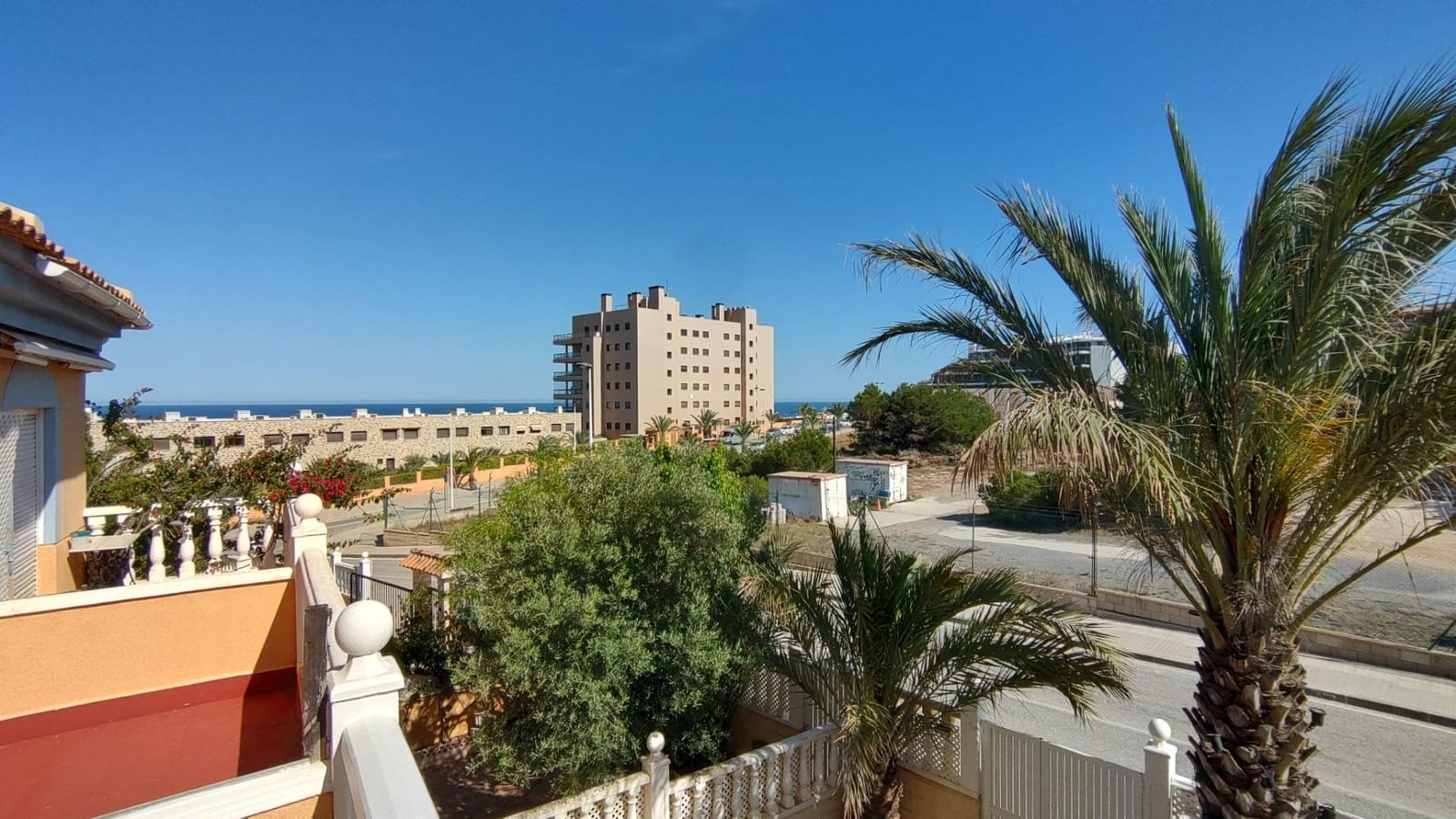 2 soveværelse Bungalow til salg i Arenales del Sol med swimmingpool - € 235.000 (Ref: 9064623)