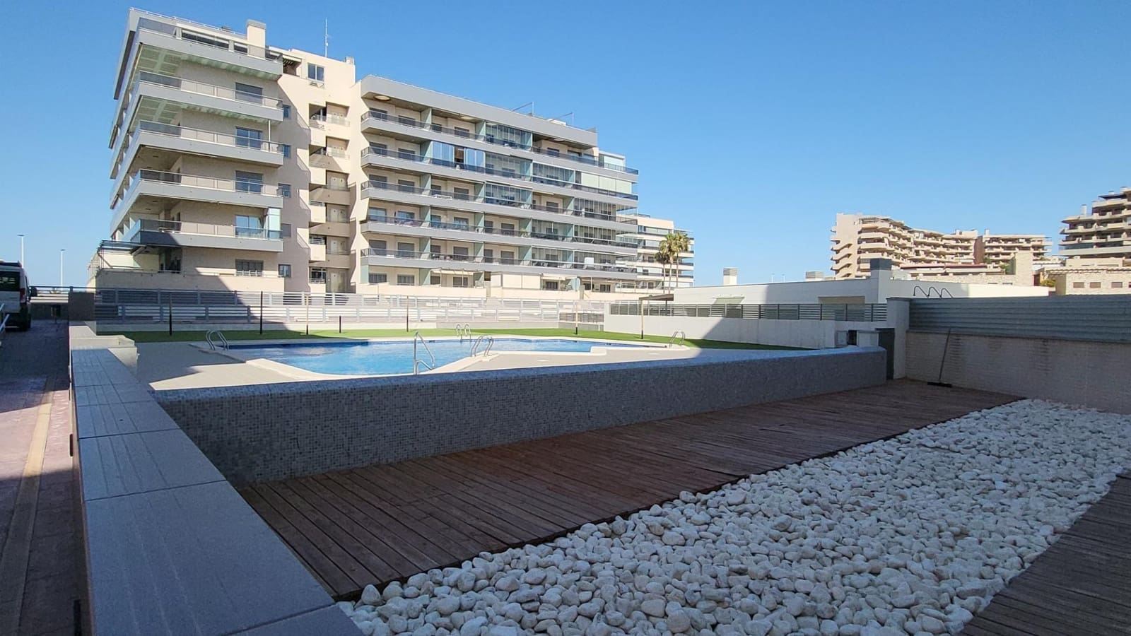 2 soverom Leilighet til salgs i Arenales del Sol med svømmebasseng garasje - € 375 000 (Ref: 9064625)