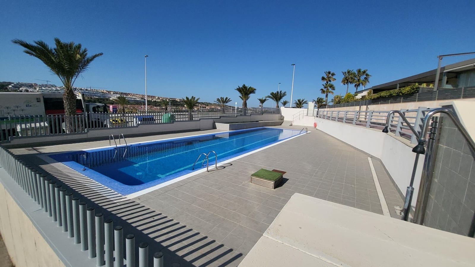 2 soverom Leilighet til salgs i Arenales del Sol med svømmebasseng garasje - € 375 000 (Ref: 9064625)