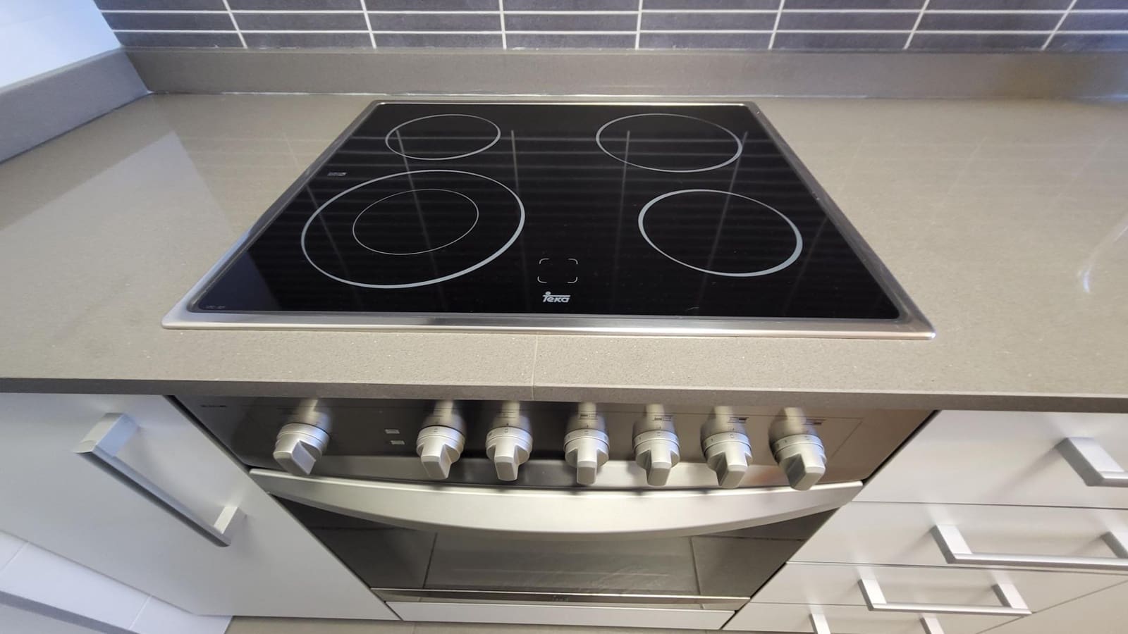 2 soverom Leilighet til salgs i Arenales del Sol med svømmebasseng garasje - € 375 000 (Ref: 9064625)