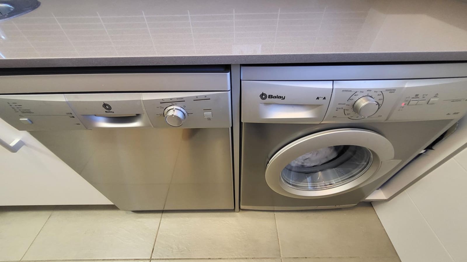 2 soverom Leilighet til salgs i Arenales del Sol med svømmebasseng garasje - € 375 000 (Ref: 9064625)