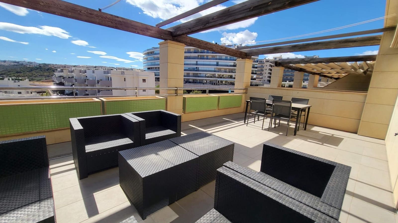 2 soverom Leilighet til salgs i Arenales del Sol med svømmebasseng garasje - € 395 000 (Ref: 9064632)