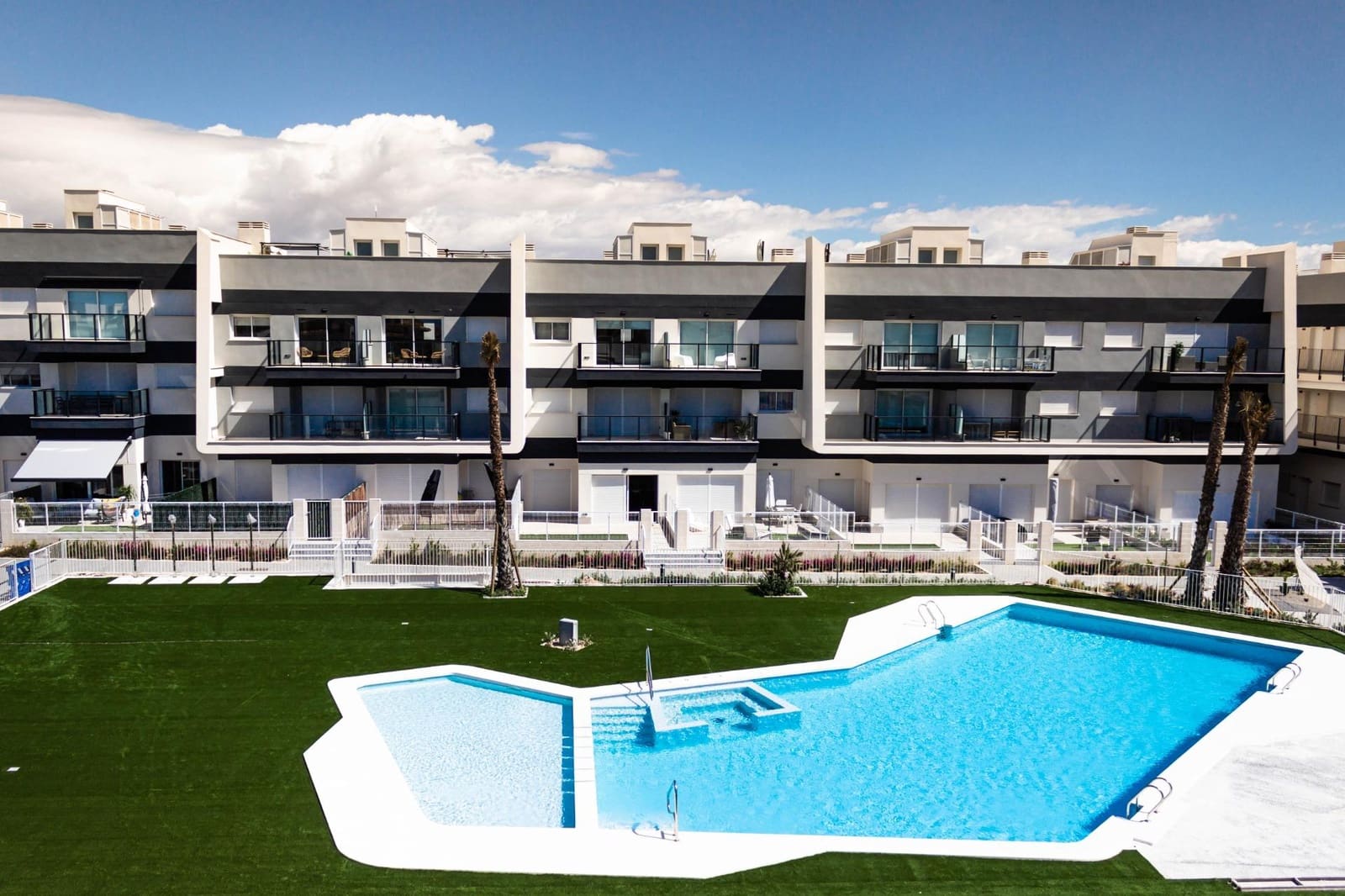 3 soveværelse Lejlighed til salg i Gran Alacant med swimmingpool - € 315.000 (Ref: 9064637)