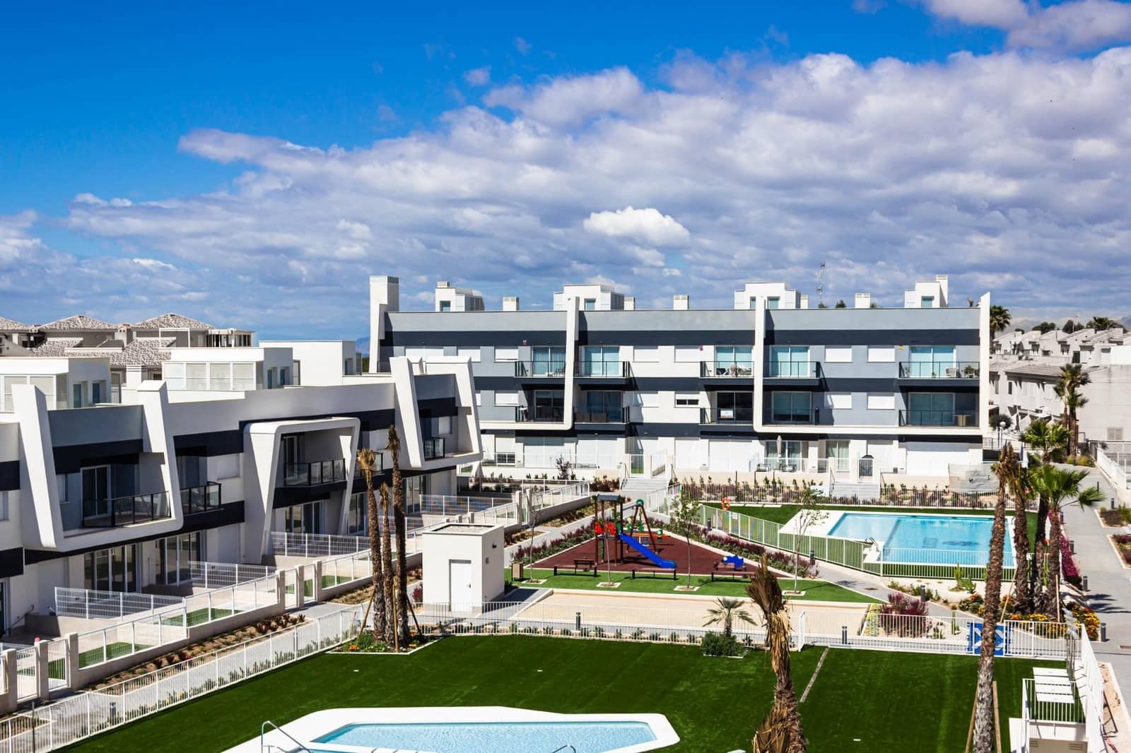 3 soveværelse Lejlighed til salg i Gran Alacant med swimmingpool - € 315.000 (Ref: 9064637)