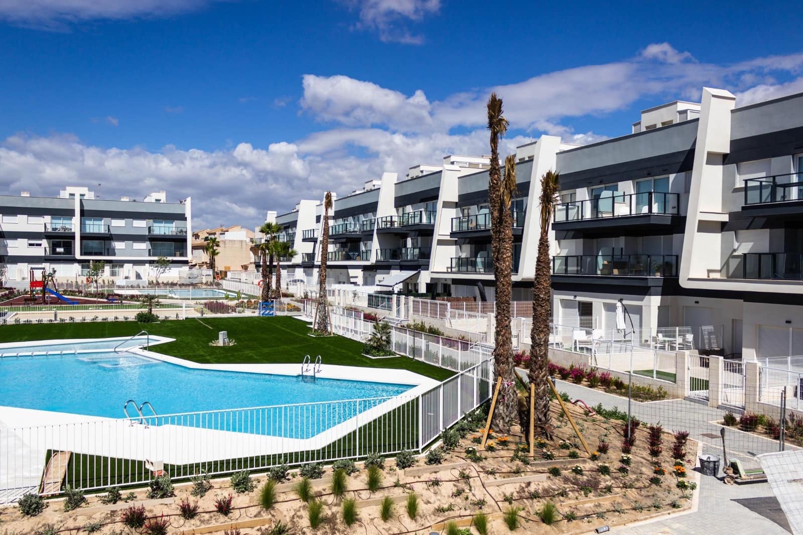 3 soveværelse Lejlighed til salg i Gran Alacant med swimmingpool - € 315.000 (Ref: 9064637)