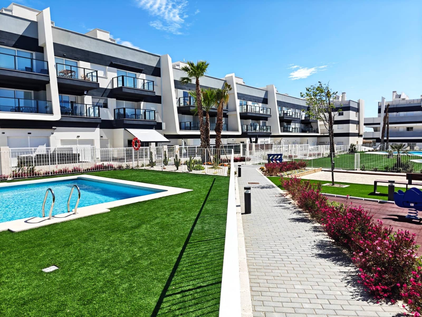 3 soveværelse Lejlighed til salg i Gran Alacant med swimmingpool - € 315.000 (Ref: 9064637)