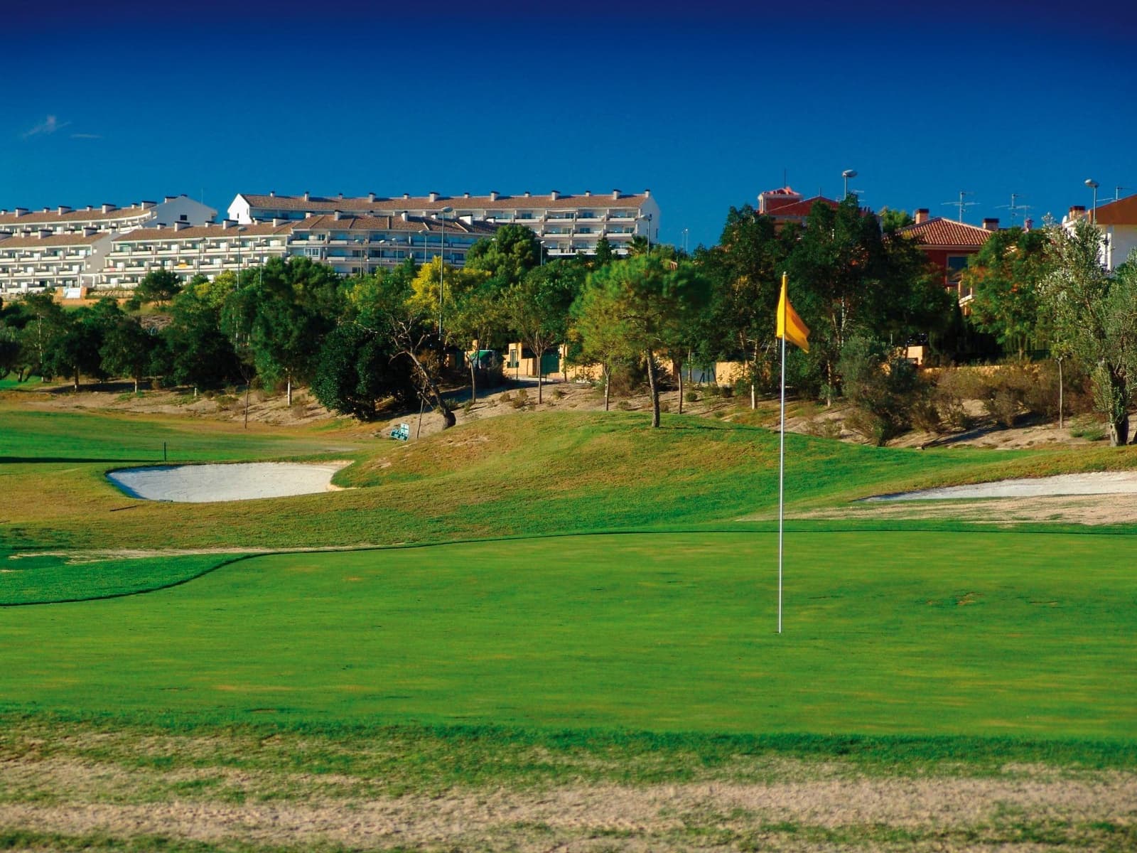 3 makuuhuone Huoneisto myytävänä paikassa Monforte del Cid mukana uima-altaan 
autotalli - 280 000 € (Ref: 9064640)