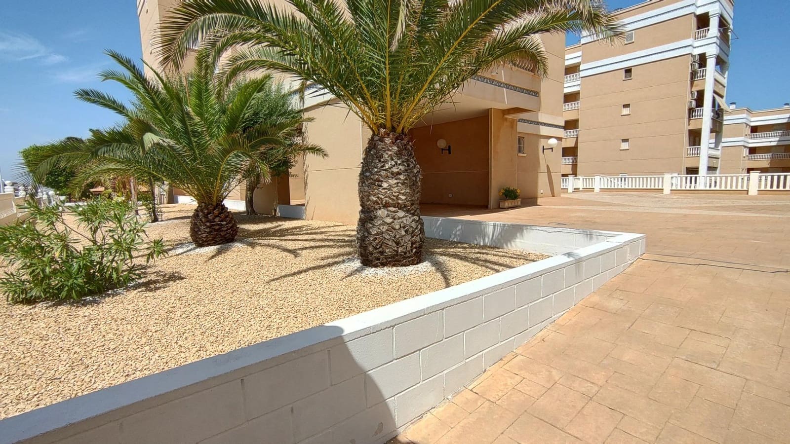 2 soverom Leilighet til salgs i Arenales del Sol med svømmebasseng garasje - € 199 750 (Ref: 9141597)