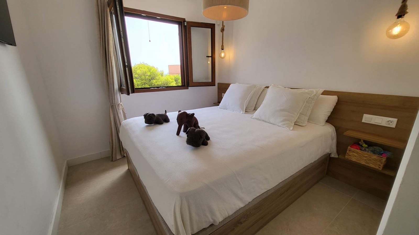 2 soveværelse Lejlighed til salg i Arenales del Sol med swimmingpool - € 340.000 (Ref: 9282225)