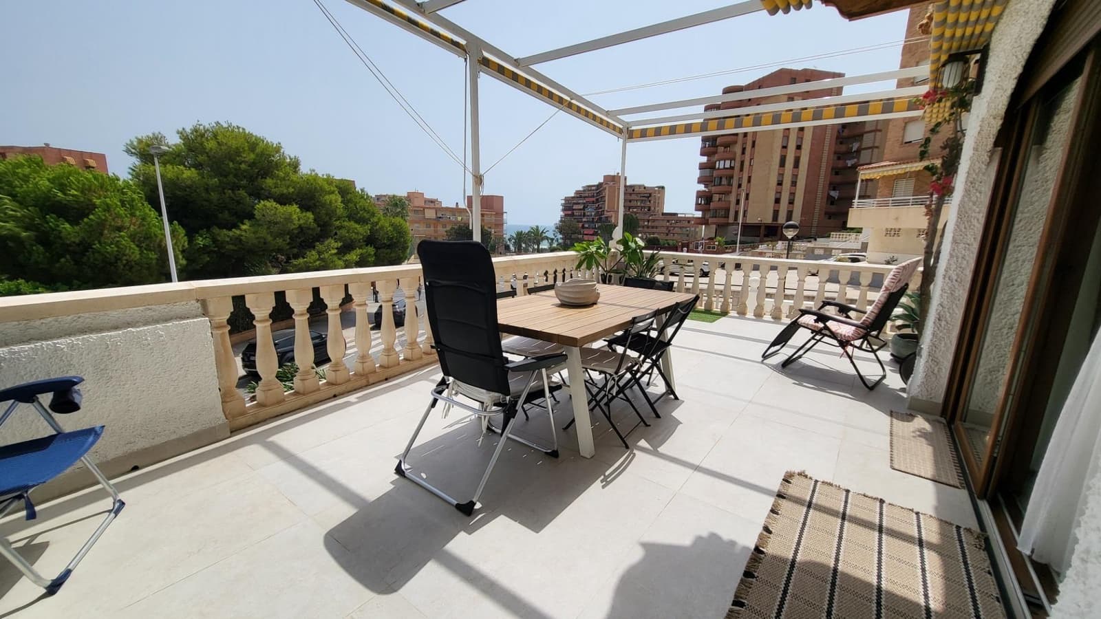 2 soveværelse Lejlighed til salg i Arenales del Sol med swimmingpool - € 340.000 (Ref: 9282225)