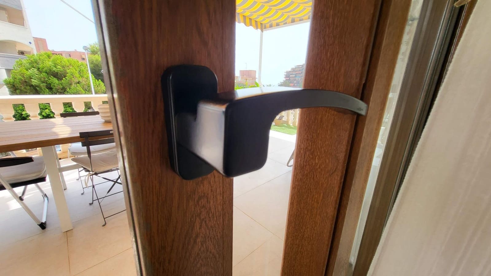 2 soveværelse Lejlighed til salg i Arenales del Sol med swimmingpool - € 340.000 (Ref: 9282225)