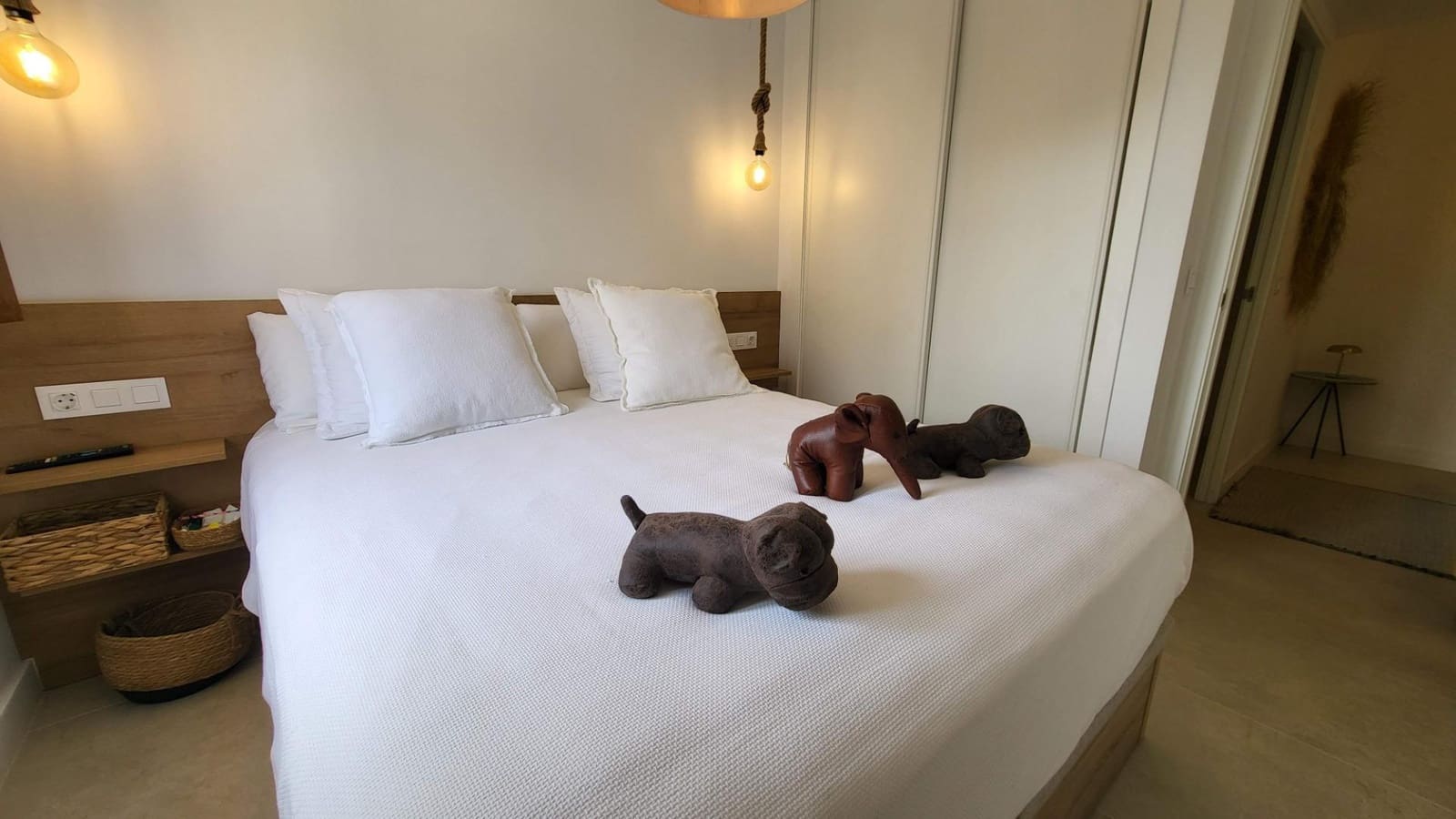 2 soveværelse Lejlighed til salg i Arenales del Sol med swimmingpool - € 340.000 (Ref: 9282225)