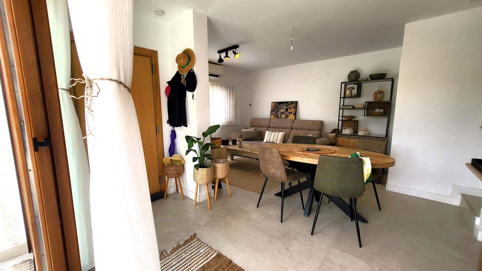 2 soveværelse Lejlighed til salg i Arenales del Sol med swimmingpool - € 340.000 (Ref: 9282225)