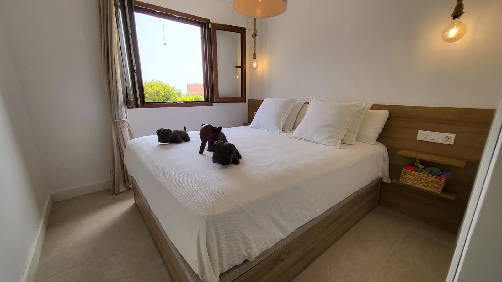 2 soveværelse Lejlighed til salg i Arenales del Sol med swimmingpool - € 340.000 (Ref: 9282225)