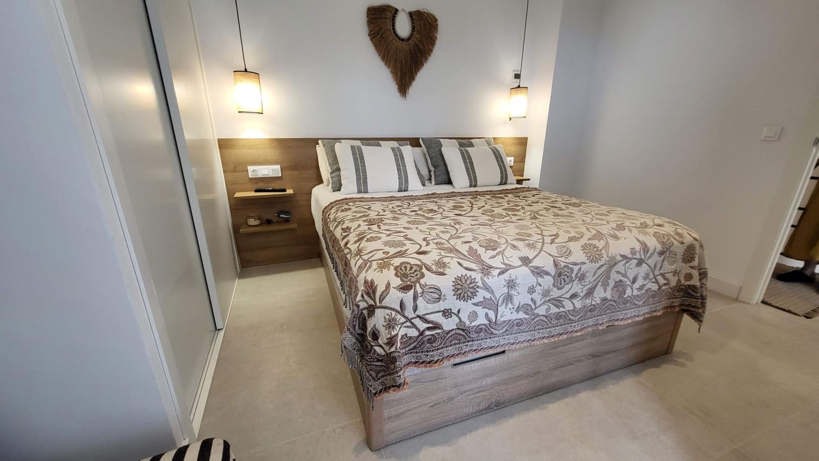 2 soveværelse Lejlighed til salg i Arenales del Sol med swimmingpool - € 340.000 (Ref: 9282225)